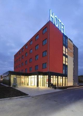 Qualitel Hilpoltstein Hotel Bagian luar foto