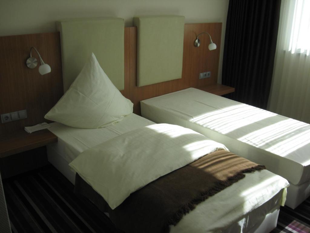 Qualitel Hilpoltstein Hotel Bagian luar foto