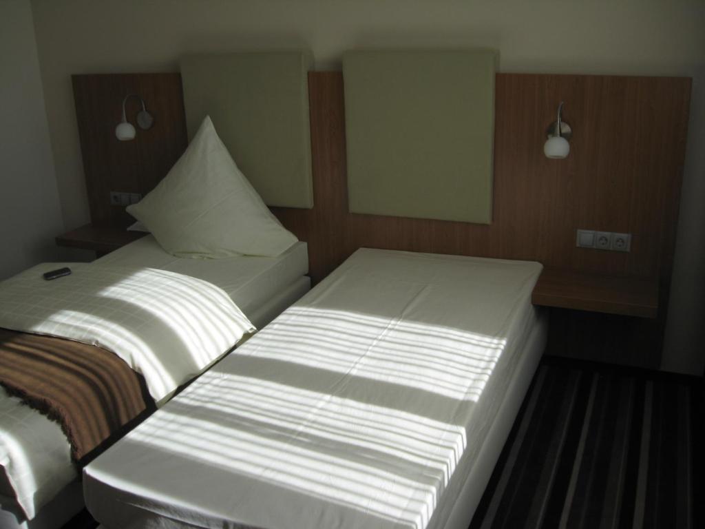 Qualitel Hilpoltstein Hotel Bagian luar foto