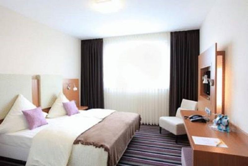 Qualitel Hilpoltstein Hotel Bagian luar foto