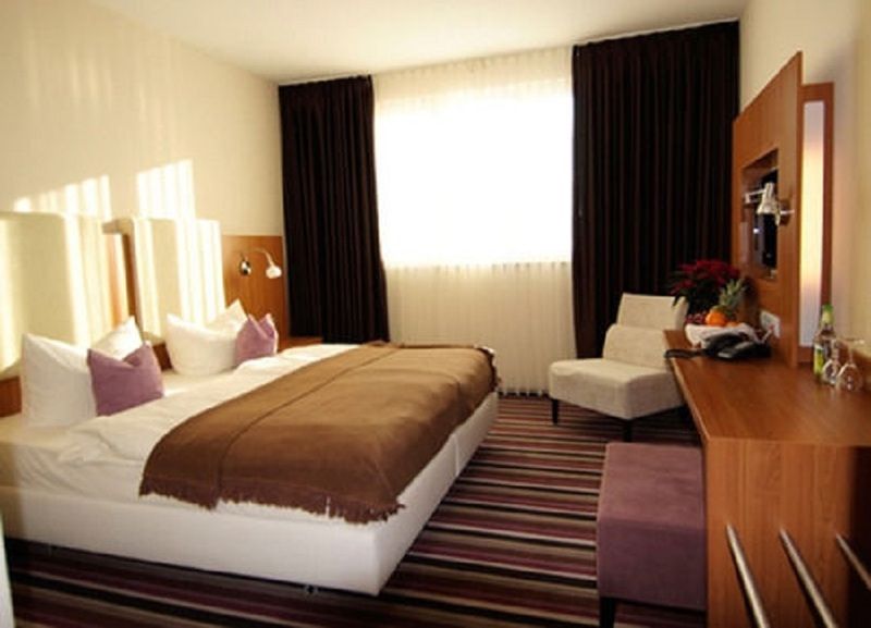 Qualitel Hilpoltstein Hotel Bagian luar foto